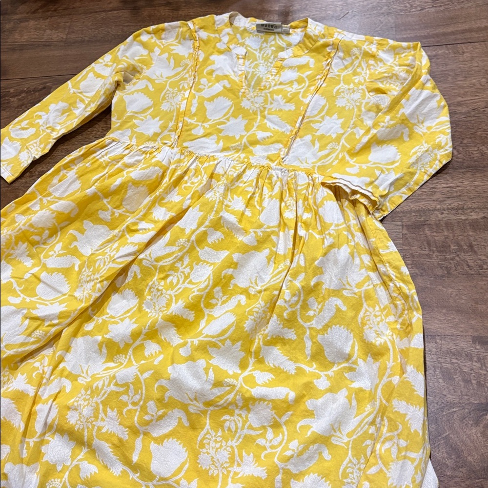 Nursing Dress. Medium. Crafiqa. Lightweight. Has pockets. Zippers at chest